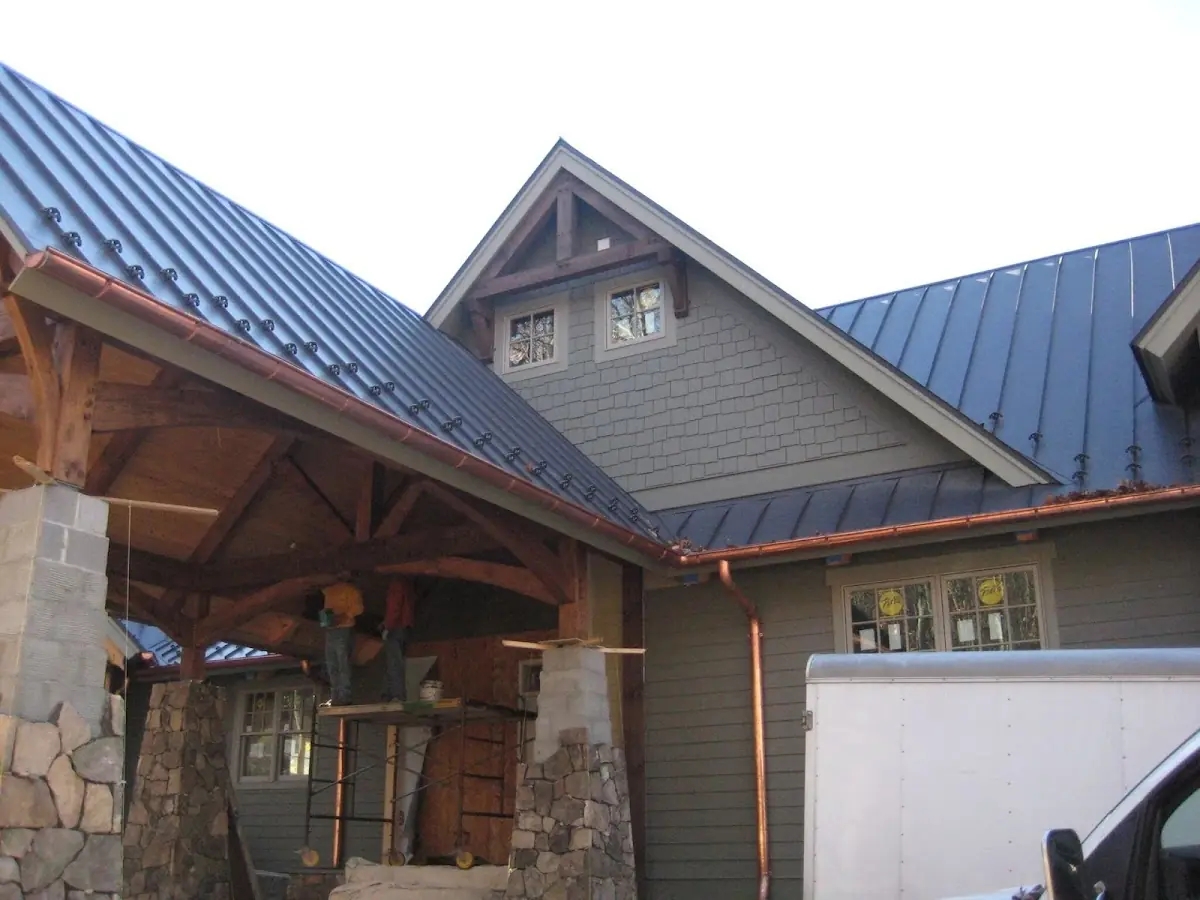 Craftsman Roofing team delivering quality roofing work in Cloverleaf